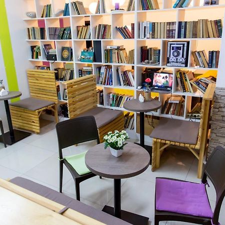 Хостел 689Capsulehotel&Coffee Alma-Ata Exteriör bild