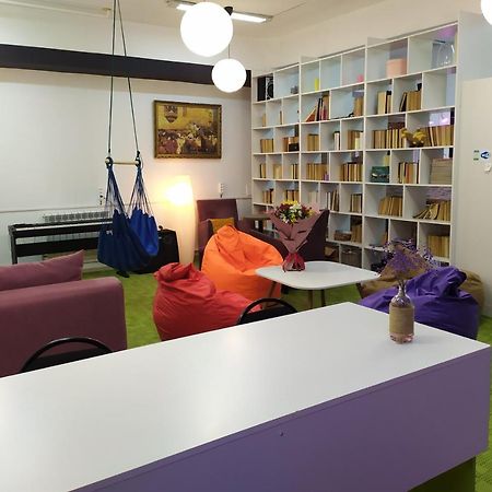 Хостел 689Capsulehotel&Coffee Alma-Ata Exteriör bild