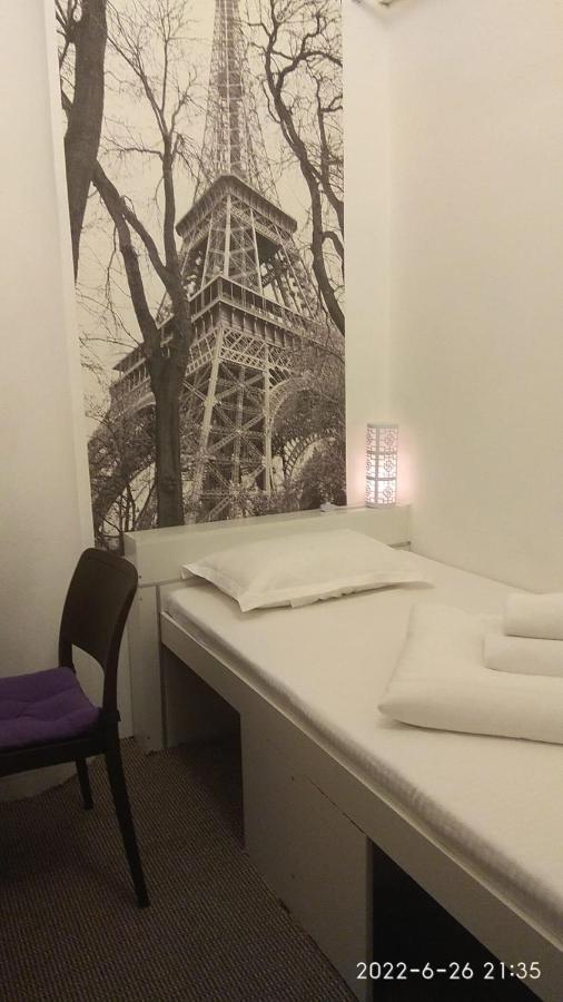 Хостел 689Capsulehotel&Coffee Alma-Ata Exteriör bild